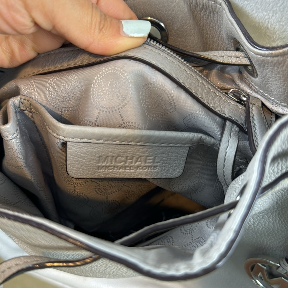 Michael Kors Gray Leather Bucket Bag Drawstring Shoulder‎ Bag Purse - Picture 11 of 16